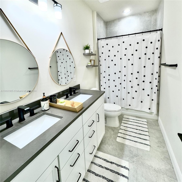 8123 NW 78th St, Tamarac, FL 33321 - full bath with double vanity, toilet, shower / bath combo with shower curtain, and baseboards