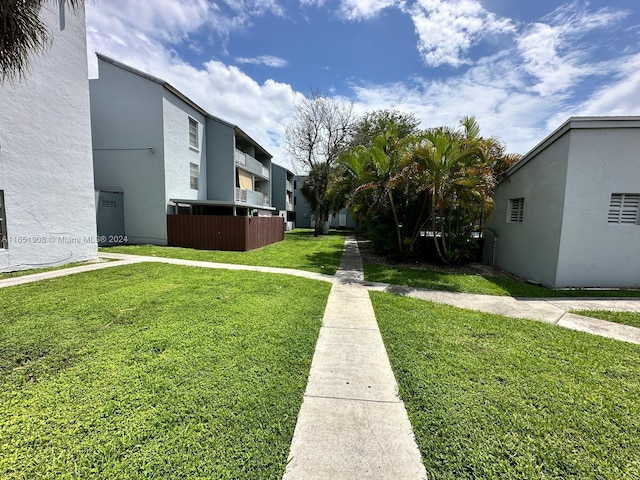 view of yard with a balcony