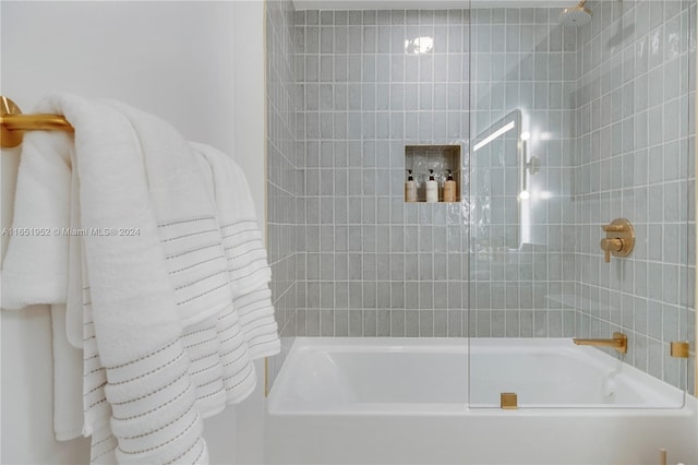 bathroom with tiled shower / bath