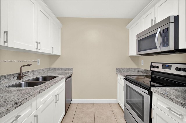 unfurnished room with light tile patterned floors