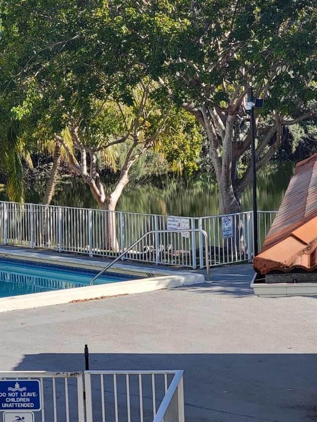 view of pool featuring a water view