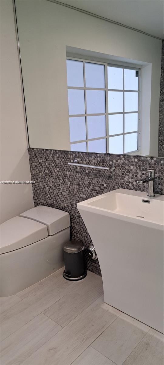 846 Michigan Ave Unit 101, Miami Beach, FL 33139 - bathroom with tile walls and wood finished floors