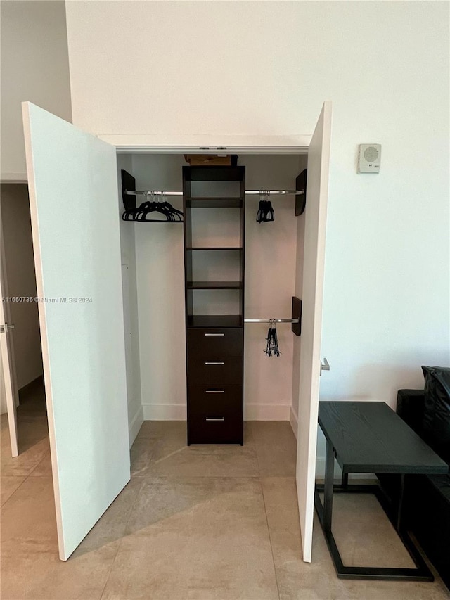 walk in closet featuring light tile patterned floors