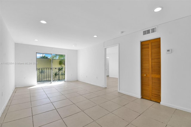 empty room featuring light tile patterned floors