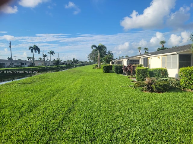 view of yard featuring a water view