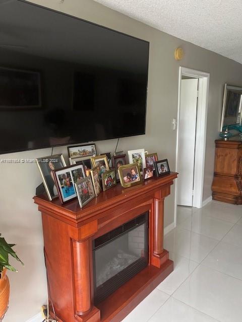 6100 NW 44th St Unit 405, Lauderhill, FL 33319 - detailed view of a textured ceiling and baseboards