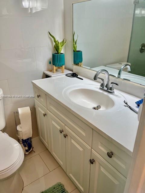 6100 NW 44th St Unit 405, Lauderhill, FL 33319 - bathroom with toilet, tile patterned flooring, and vanity