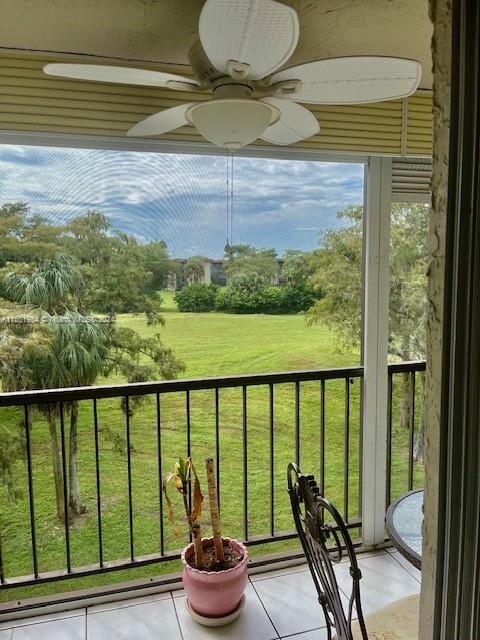 balcony featuring ceiling fan