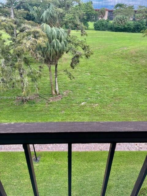 6100 NW 44th St Unit 405, Lauderhill, FL 33319 - view of grassy yard