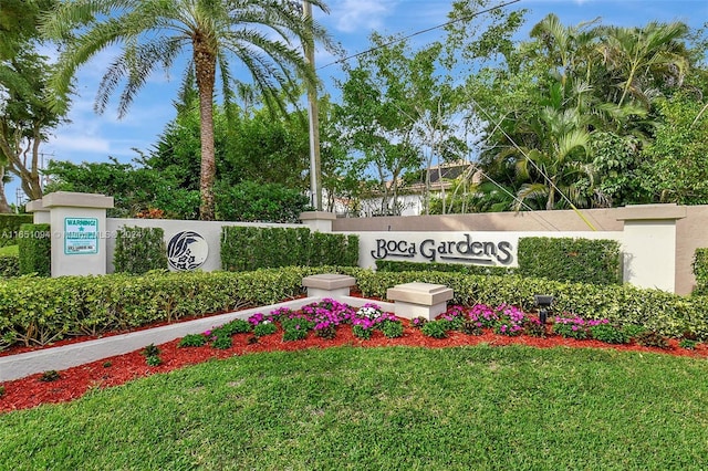 community sign featuring a lawn