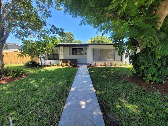 single story home featuring a front lawn