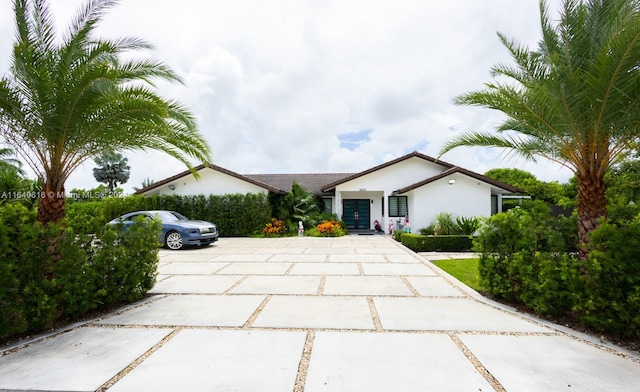 view of front facade with a garage