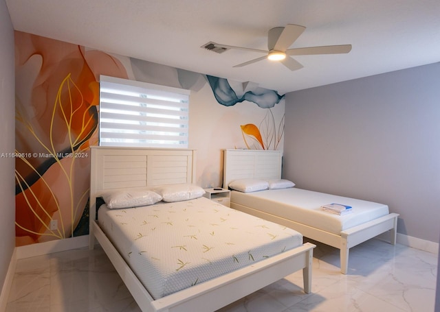 bedroom with ceiling fan