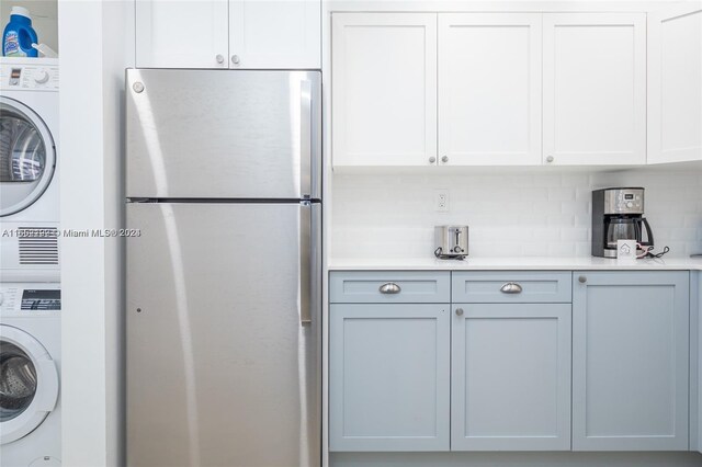 laundry area with laundry area and stacked washer / dryer