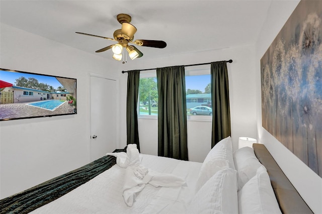 bedroom with ceiling fan