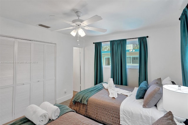 bedroom featuring ceiling fan and a closet