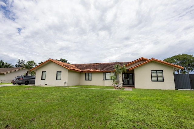 ranch-style house featuring a front yard