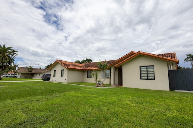 view of front of house with a front yard