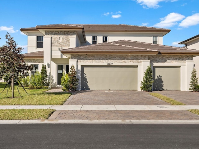 view of front facade featuring a garage