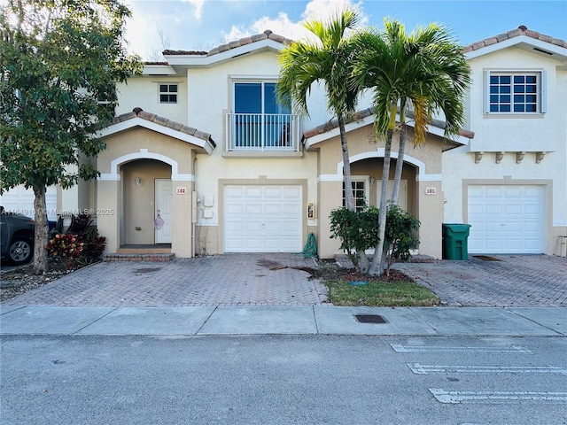 view of front of home featuring a garage