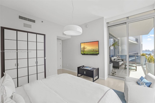 bedroom with expansive windows, access to outside, visible vents, and baseboards