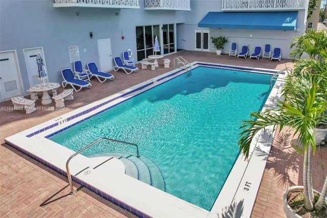 view of swimming pool featuring a patio