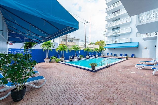 view of swimming pool featuring a patio