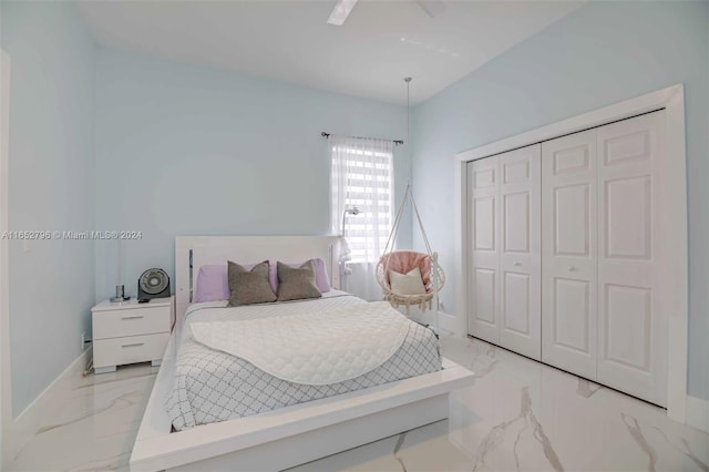 bedroom featuring ceiling fan and a closet