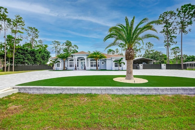 view of front of home featuring a front lawn