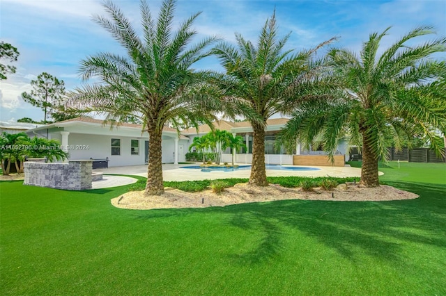 view of yard featuring a patio area