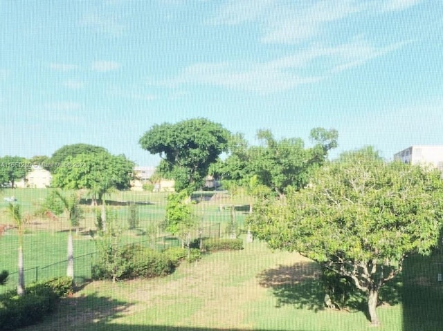 view of yard featuring a rural view