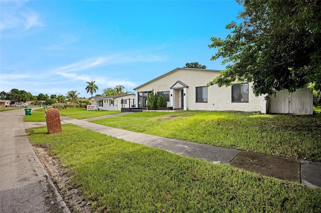 single story home featuring a front yard