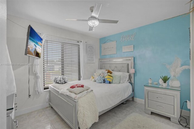 bedroom with ceiling fan