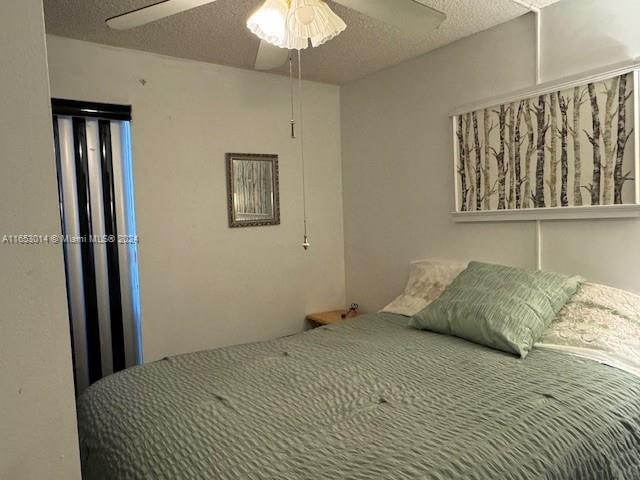 bedroom featuring a textured ceiling and ceiling fan