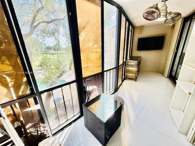 sunroom featuring ceiling fan