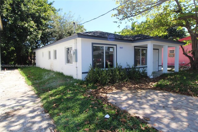 view of front of property featuring a porch