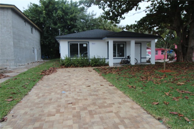 view of front of property featuring a porch