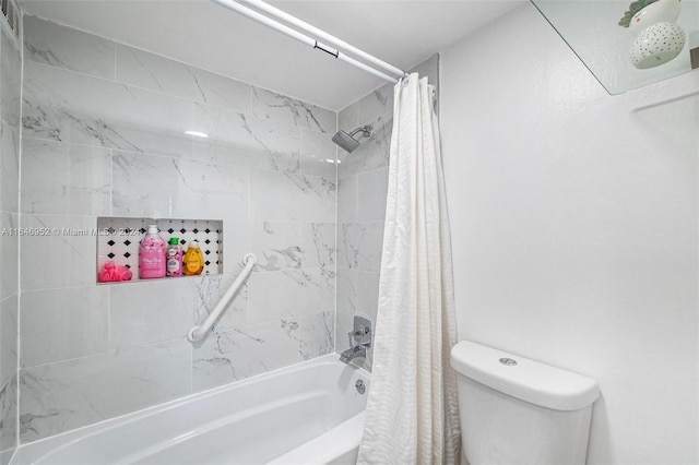 bathroom featuring toilet and shower / tub combo