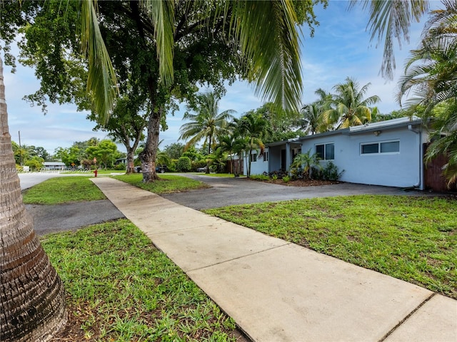 view of front of home with a front lawn