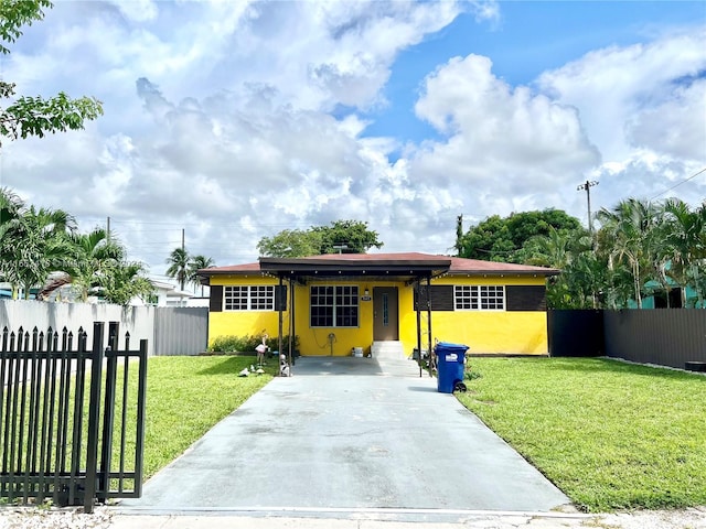 view of front facade featuring a front lawn and a carport