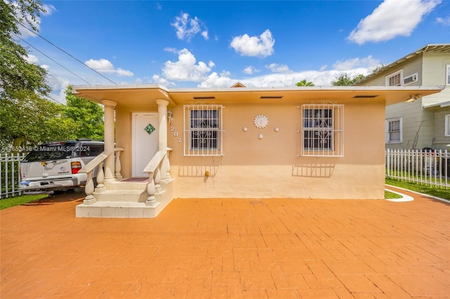 view of front of property