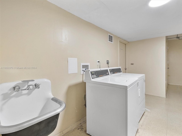 clothes washing area featuring washing machine and dryer