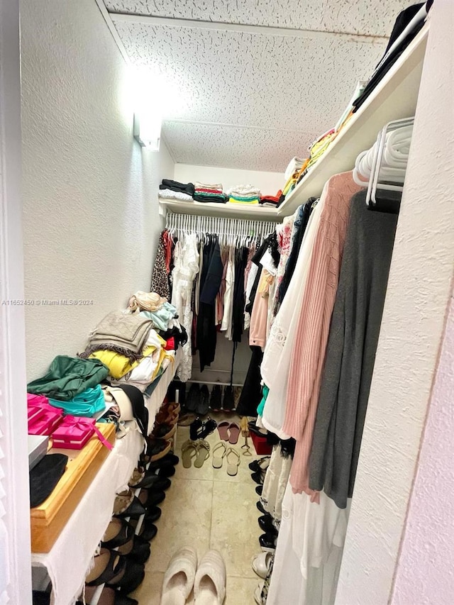 view of spacious closet