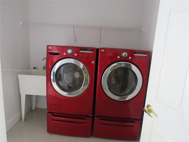 laundry area with washing machine and clothes dryer, laundry area, and baseboards