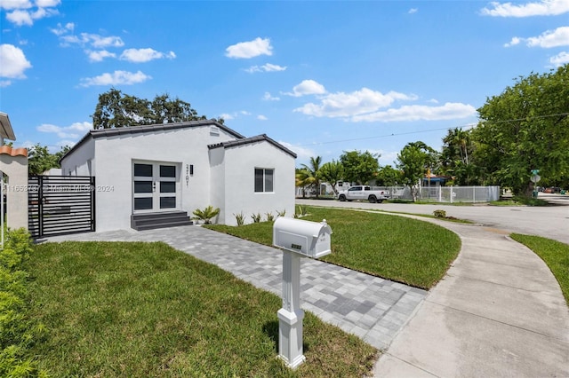 view of front of house featuring a front yard