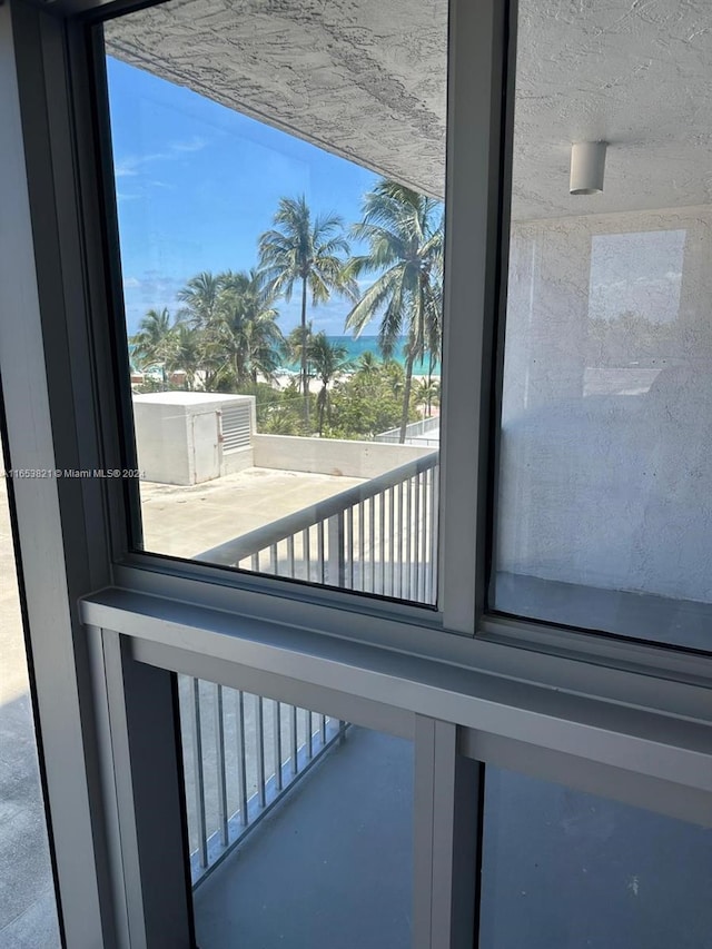 room details featuring concrete flooring