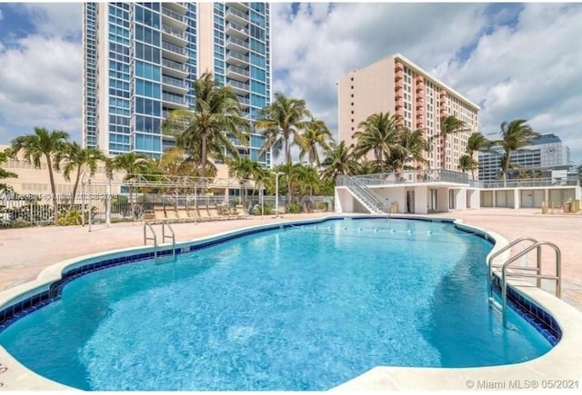 view of swimming pool