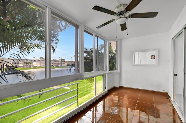 sunroom featuring ceiling fan