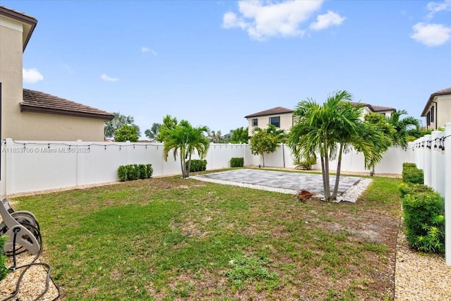 view of yard featuring a patio area