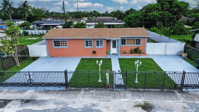 view of front of property with a front yard